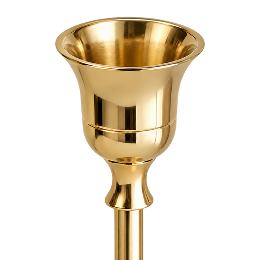 LOFTSOUL Kerzenständer – Detail der goldfarbenen Kelchform und Kerzenöffnung