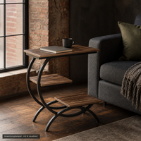 FORGEWOOD™ Beistelltisch neben einem Sofa im Loft – Anwendungsbeispiel, mit KI visualisiert