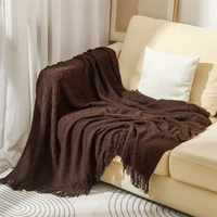 Mokkabraune LOFTWEAVE Strickdecke mit Zopfmuster und Fransensaum